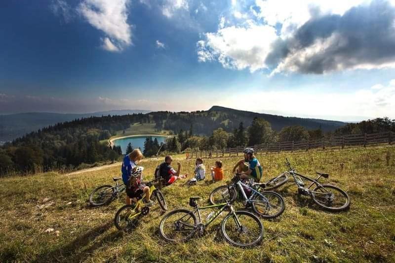 Place Royale Pour 10 A 12 Personnes A 30 Met Des Pistes De Ski Et Vtt Metabief Bagian luar foto