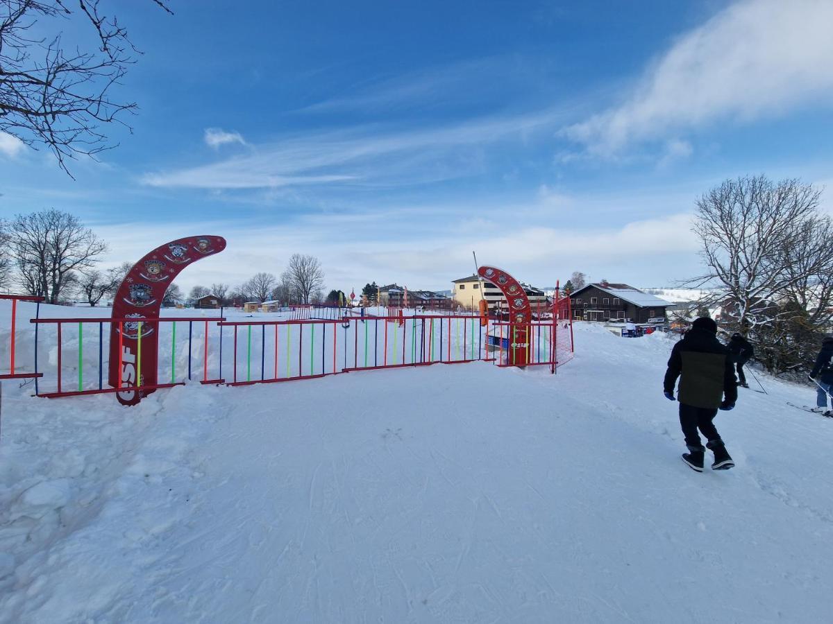 Place Royale Pour 10 A 12 Personnes A 30 Met Des Pistes De Ski Et Vtt Metabief Bagian luar foto